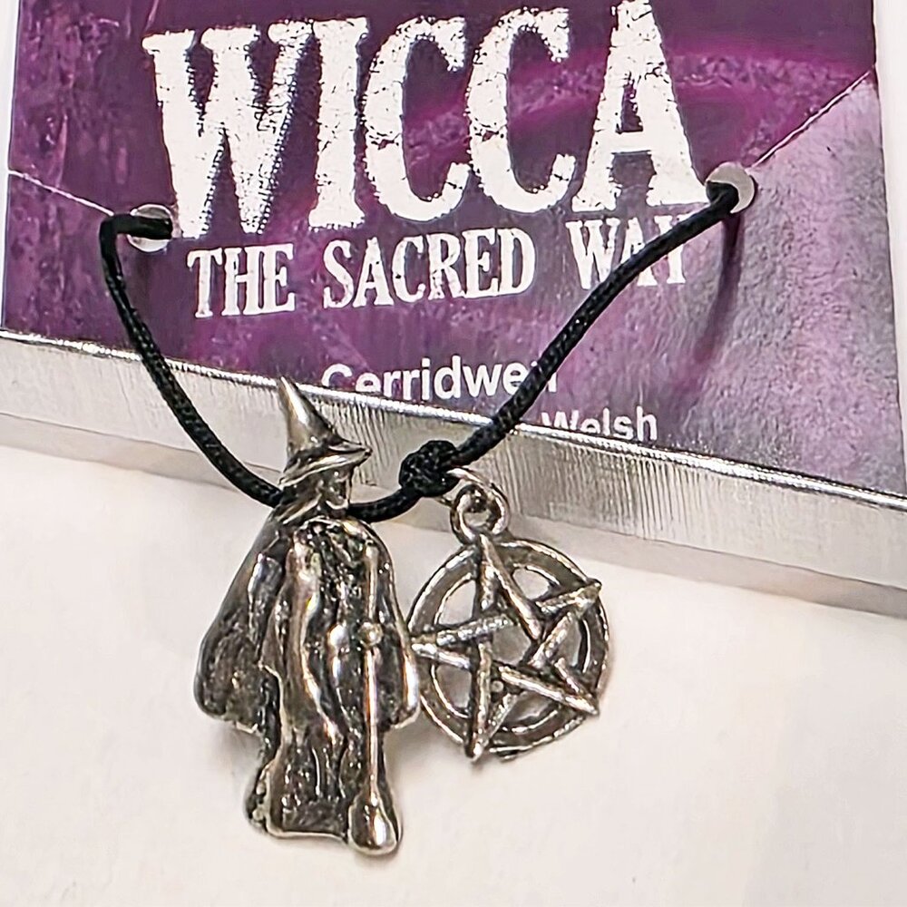Abby Wilowroot Welsh 𝑪𝑬𝑹𝑹𝑰𝑫𝑾𝑬𝑵 Witch 𝑷𝒆𝒏𝒕𝒂𝒈𝒓𝒂𝒎 Amulet Necklace